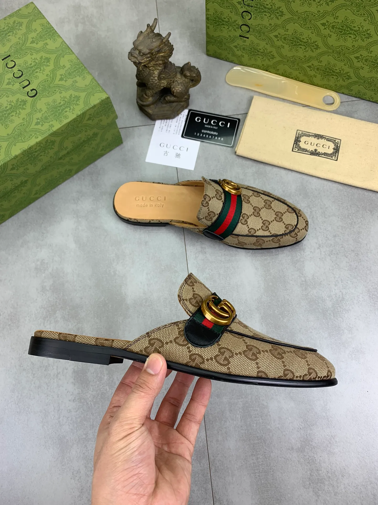 Men's Men's Shoes💰P480💰【New Style】Water-dyed Niuli High Quality Gucci half-drag business leather shoes hot selection (Gucci) official website latest Gucci half-drag 🎁 business leather shoes, hot style 💥 simple and elegant style, exclusive for trendy men. Unique official website latest brand original double G embossing Elements 👑 Original Gucci decoration, fashionable and elegant, fabric original calfskin ✅ Fully imported first-layer cowhide lining, official website designated wear-resistant, rubber business outsole, classic model taken at the counter in real life 🎬Number: 38-44 (45 46 customized) 2⃣️colors available